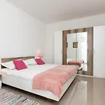 Knezovic شقة بودْسْتغانا