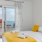 Knezovic شقة *