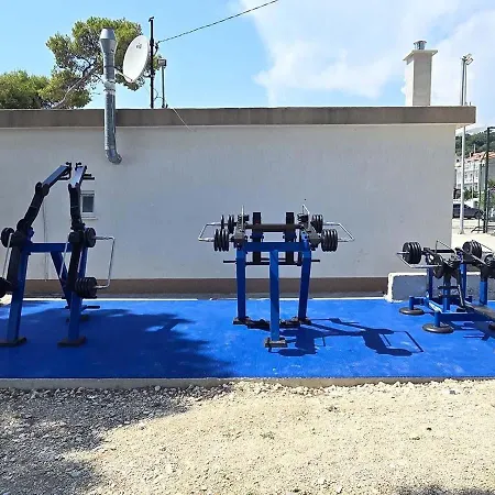 Knezovic פודסטראנה