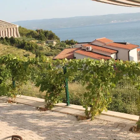 Knezovic * Podstrana
